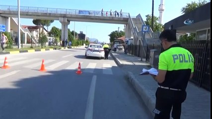 Durakta Bekleyen Öğrencilere Otomobil Çarptı: 6 Yaralı
