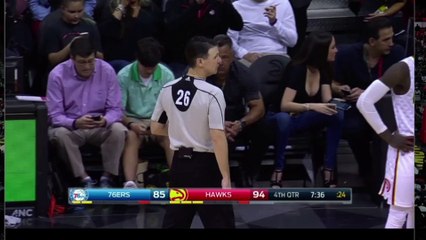 Une spectatrice au déc0lleté plongeant vole la vedette au cours du dernier match des Hawks d’Atlanta