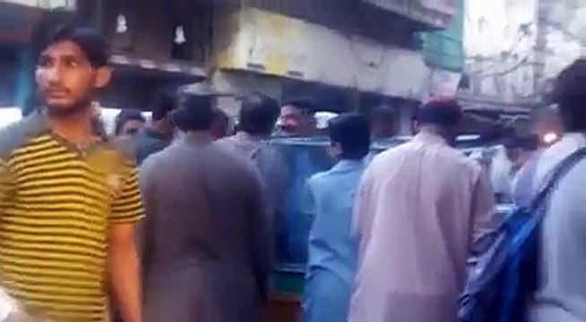 Sheikh Rasheed Buying Iftari Without Any Protocol