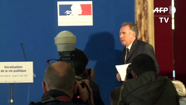 Bayrou présente une vaste réforme de moralisation