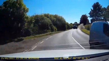 Un automobiliste va regretter d'avoir doubler aussi vite.