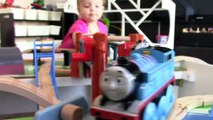 Thomas And Friends Wooden Railway _ Thomas The32423 Fun with Diesel and Jam