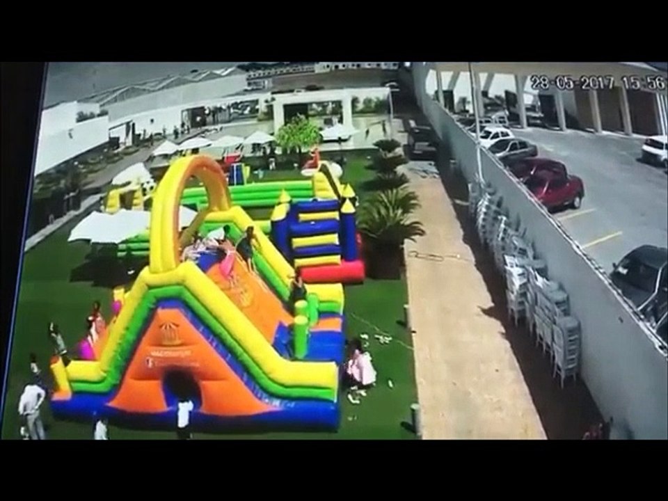 México: Ráfaga de viento arrastra niños e inflables en San Luis Potosí
