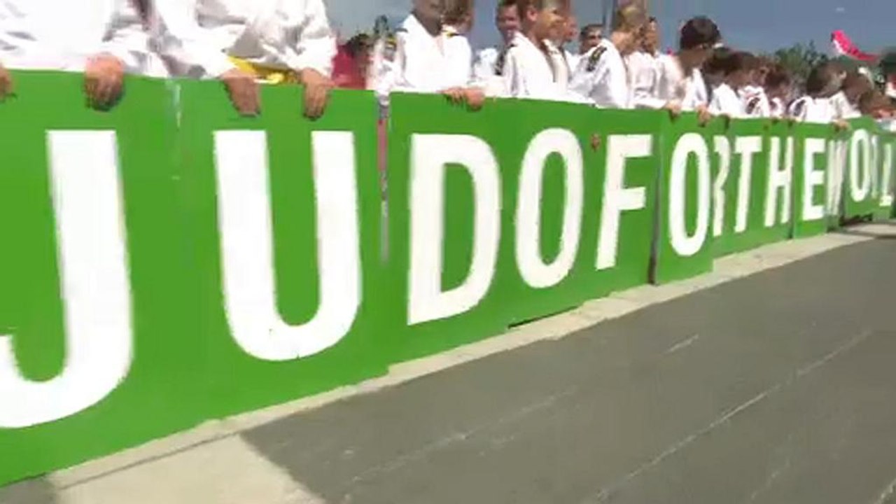 1000 dzsudoka a Hősök terén