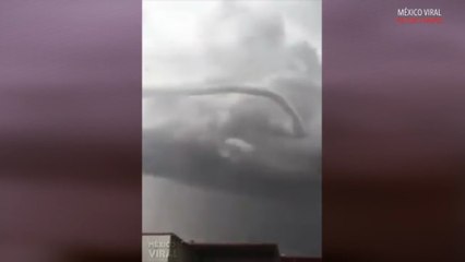 Un impresionante tornado con forma de serpiente se vio en México