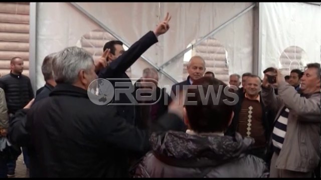 Ora News - Rama: Çadra e PD, strehë për tu mbrojtur nga vettingu