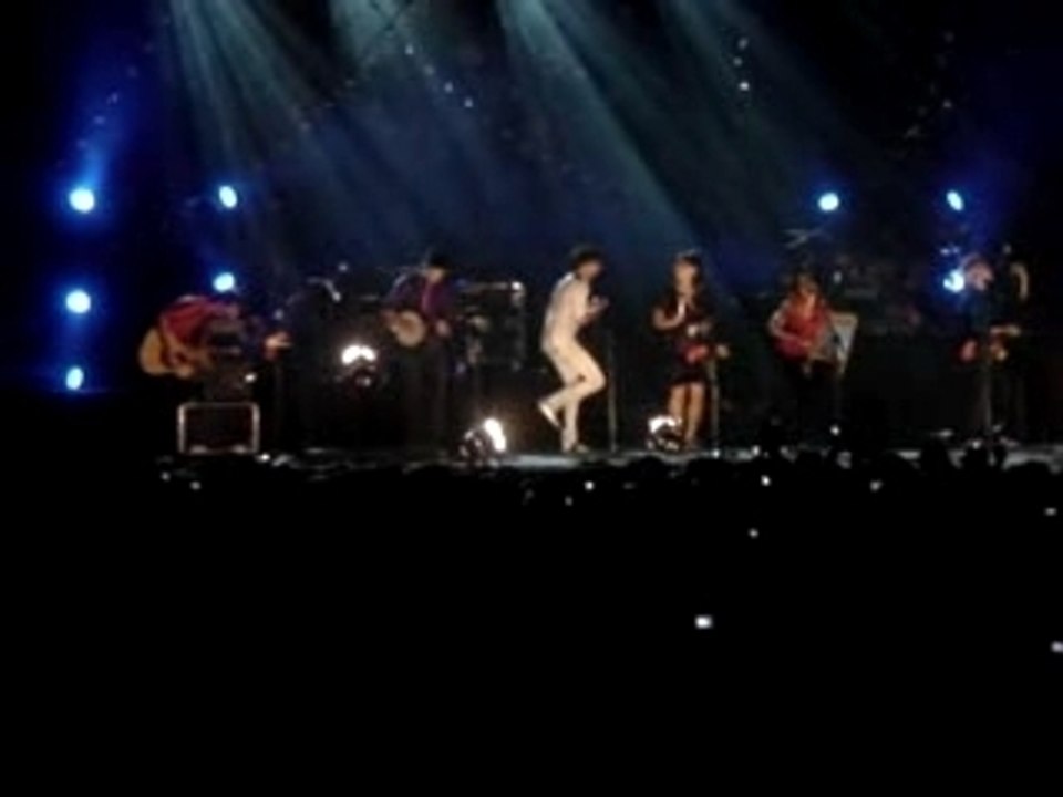 Mika - Holy Johnny (new song) @ Zenith (Nantes) 12/11/07