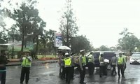 Satlantas Polres Grobogan Bagi Takjil di Jalan Raya