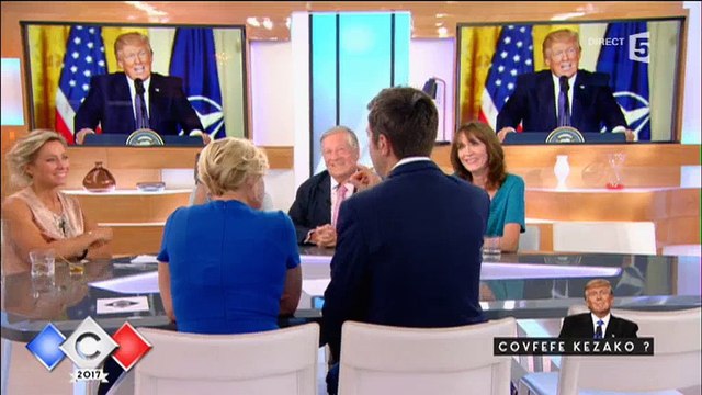 Avec beaucoup d'humour, Hillary Clinton réapparait et essaye de comprendre le sens de Cofefe - Regardez