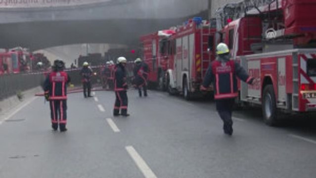 Fatih'teki Haşim Işcan Geçidi'nde Yangın (2)