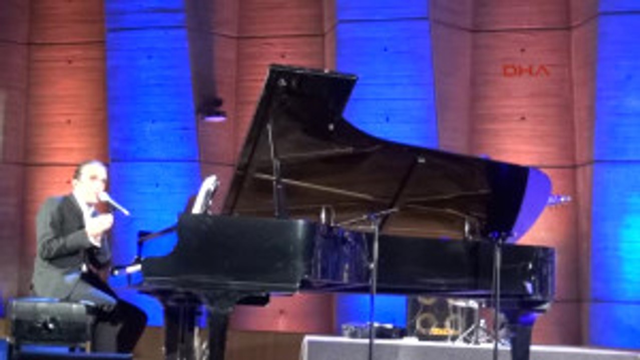 Fahir Atakoğlu Paris Unesco'da Konser Verdi