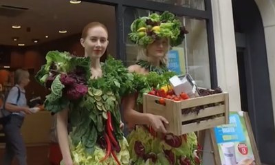 Toko Kue Ini Luncurkan Menu Baru dengan Kostum Sayuran