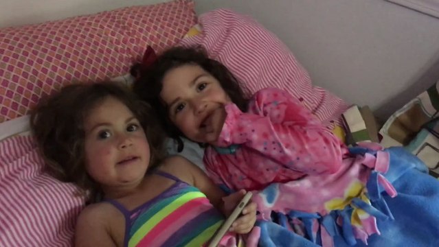 Ces fillettes découvrent leur papa sans sa barbe pour la 1ère fois