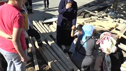 İnşaata Kaçan Topunu Almak İsteyen Çocuğu Ayağına Çivi Saplandı