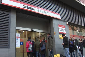 El paro baja en mayo en 111.908 personas