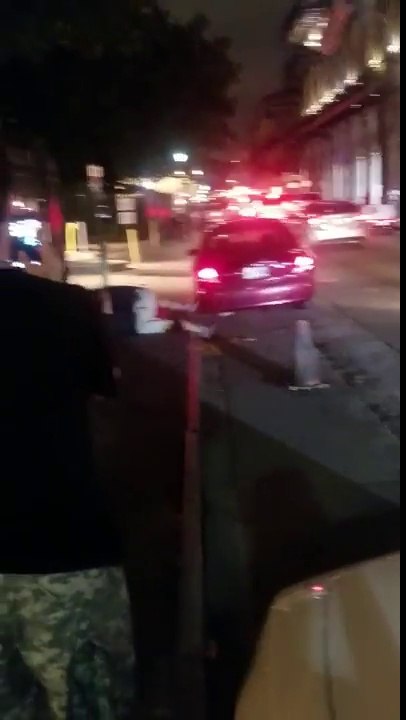 Hors de contrôle il se fait tirer dans les fesses par un garde de sécurité !