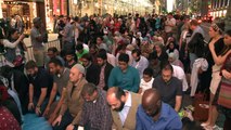 New York: 200 personnes célèbrent l'Iftar devant la Trump Tower