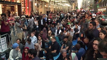 New York: 200 personnes célèbrent l'Iftar devant la Trump Tower