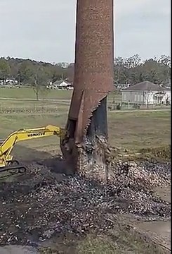 Cette cheminée va s'effondrer... sur le TRACTOPELLE !!! FAIIIIL !!