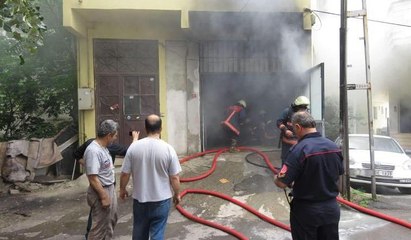 Üsküdar'da oto tamirhanesinde yangın