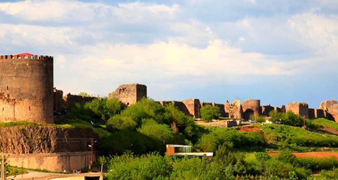Bir Yıl Önce Kaçıyorlardı, Şimdi Akın Akın Geliyorlar