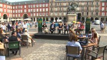La Plaza Mayor de Madrid sopla velas rodeada de arte