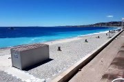 Het strand in Nice, vlak bij waar de aanslagen gebeurden, is volstrekt verlaten