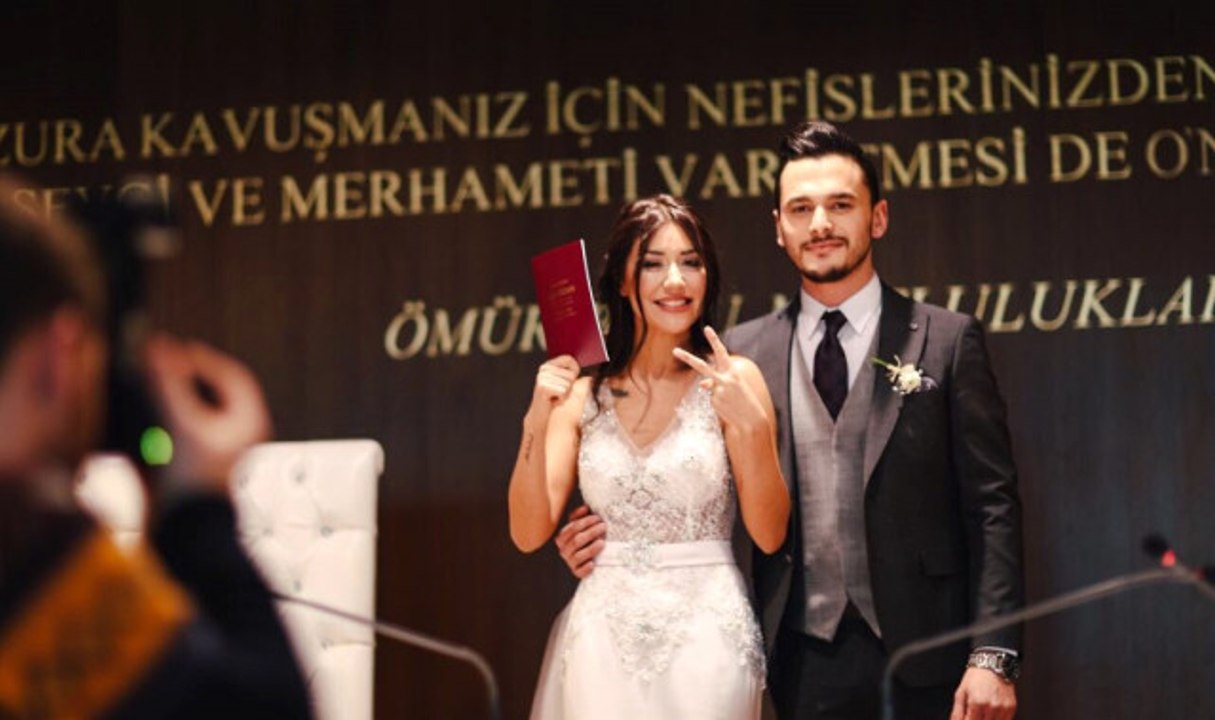 Genç Şarkıcı Banu Parlak: Sevgilimle Aynı Evde Yaşamak İçin Nikah Kıydık
