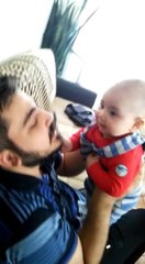 Babamız Şarkı Söylüyor