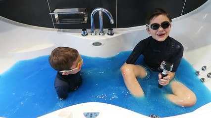 BAIN DE SLIME GÉANT DANS UN JACUZZI - GIANT SLIME BATH