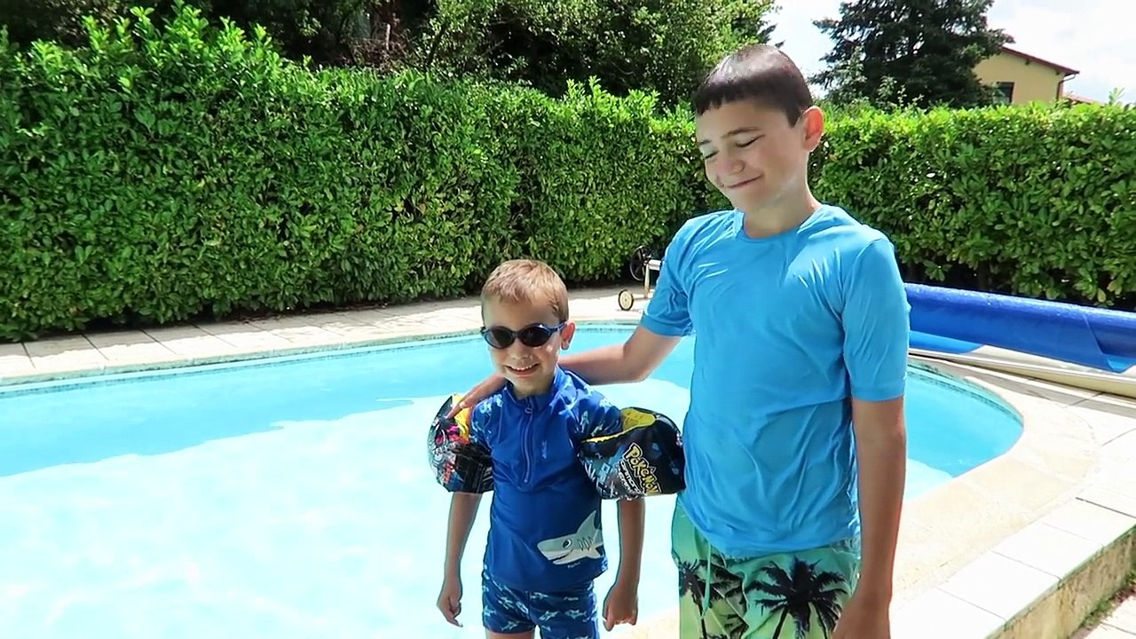 On s'éclate à la piscine -)