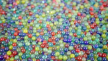 ORBEEZ CHALLENGE ! Surprises et Bonbons Cachés dans des Milliers D'Orbeez -)