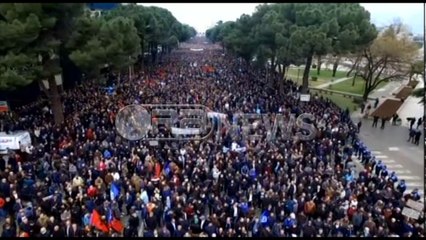 Ora News sjell pamje me dron nga protesta e PD-se para kryeministrise