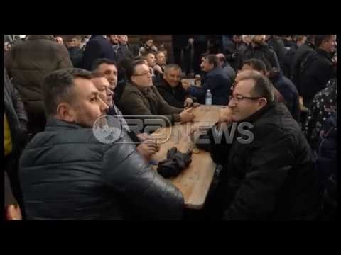 Protesta e PD - Muzikë dhe valle, qytetarët kaluan natën e parë në çadër