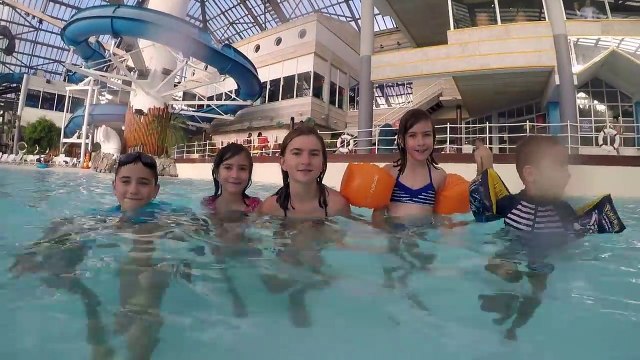VLOG - Parc Aquatique Aquaboulevard en plein PARIS - Piscine & Toboggan - 1_2