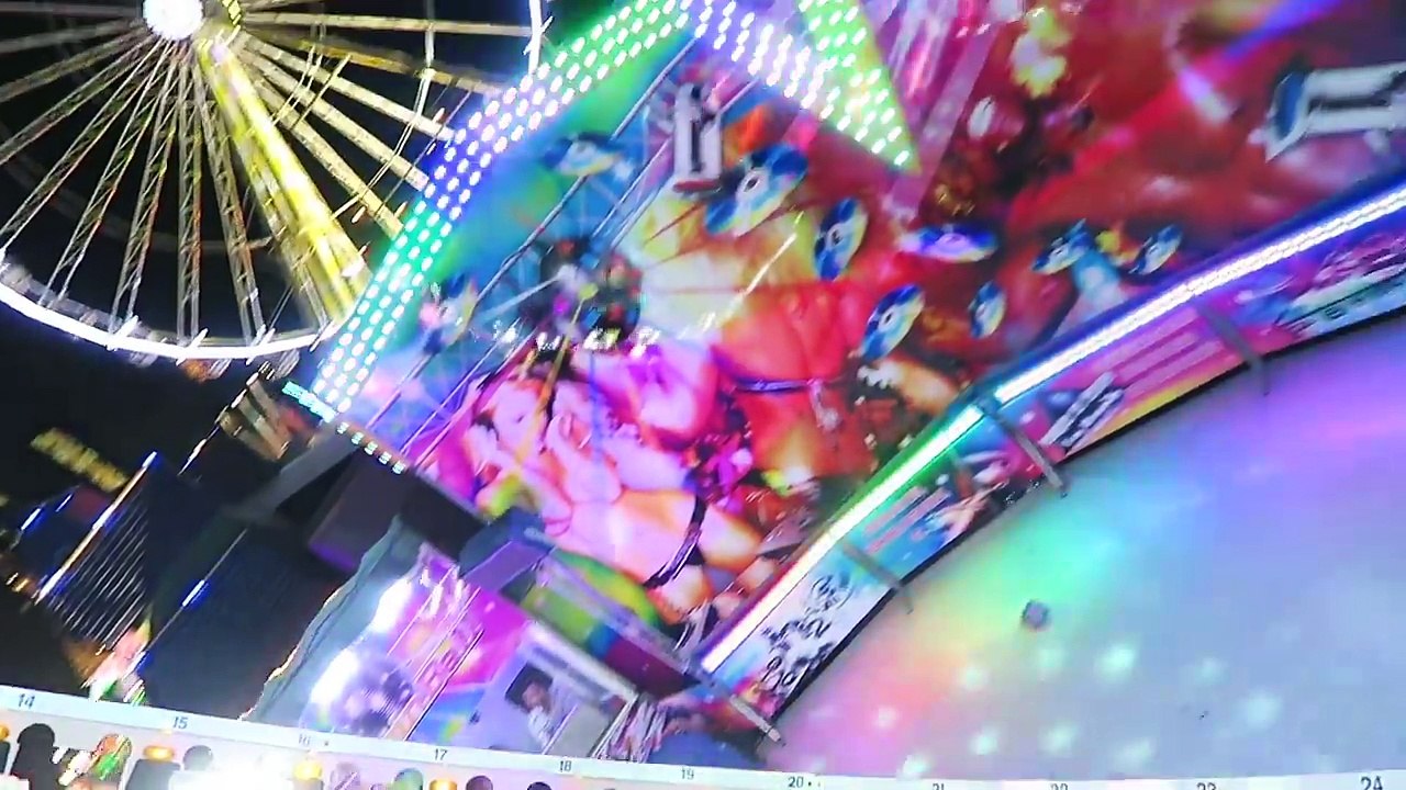 VLOG - SENSATIONS TRES FORTES dans le SPINBALL - Manège Extrême - L’attraction qui rend fou !