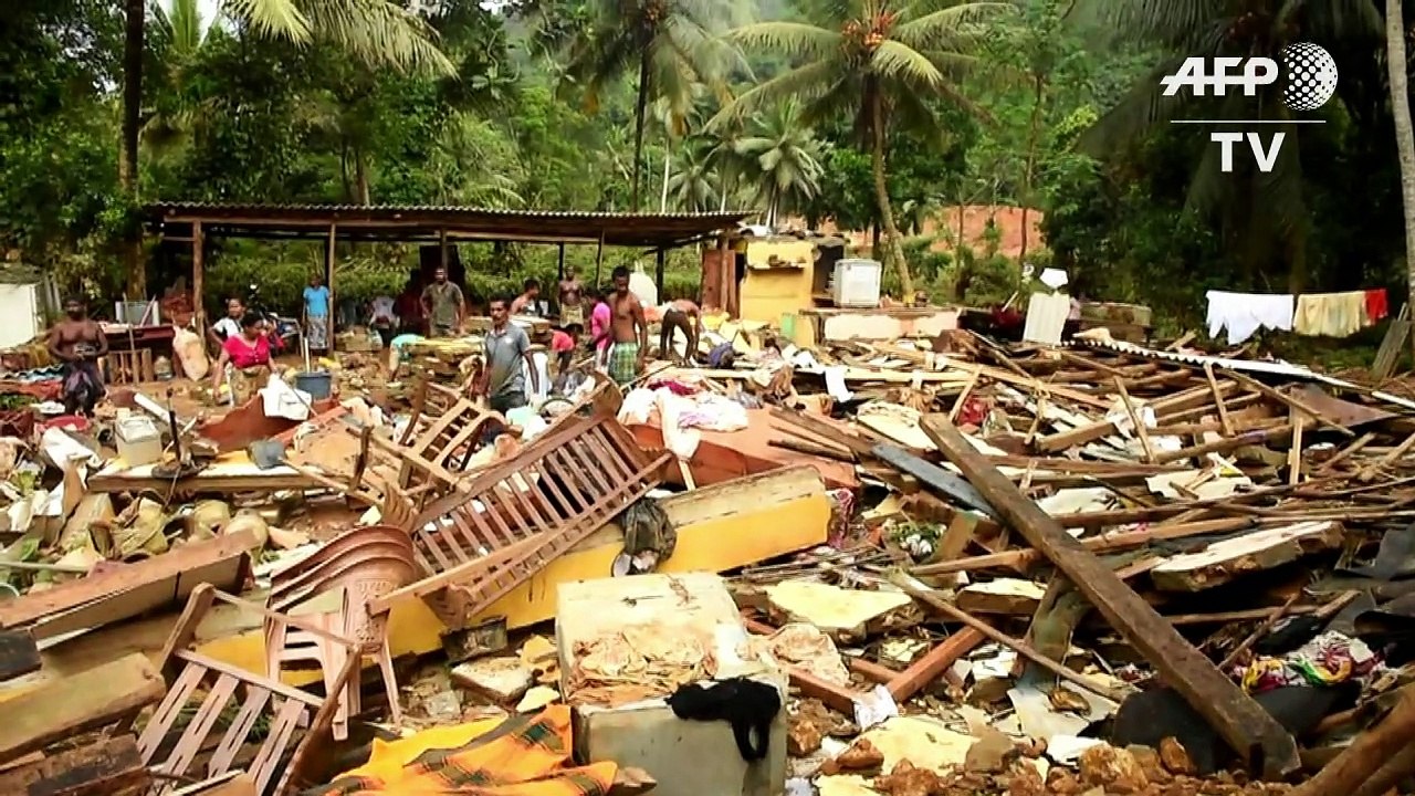 Chinese rescue workers help in clean-up after Sri Lanka floods