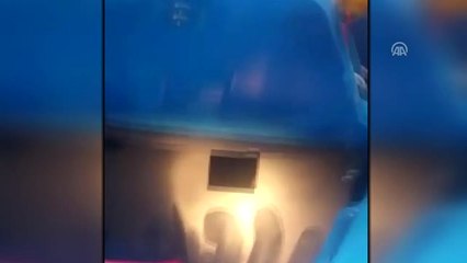 Akülü Arabaya Giren Yılanı Itfaiye Çıkarttı