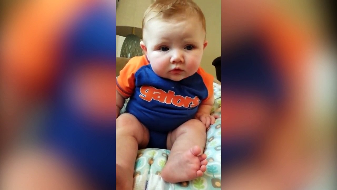 Un bébé se bat contre le sommeil !