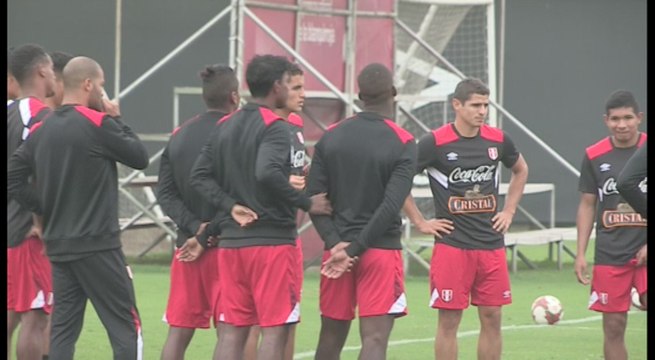Selección peruana fútbol entrena con miras a partido amistoso con Paraguay