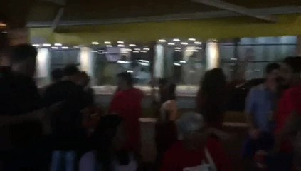 Petistas fazem samba em posto da Lava Jato (2)