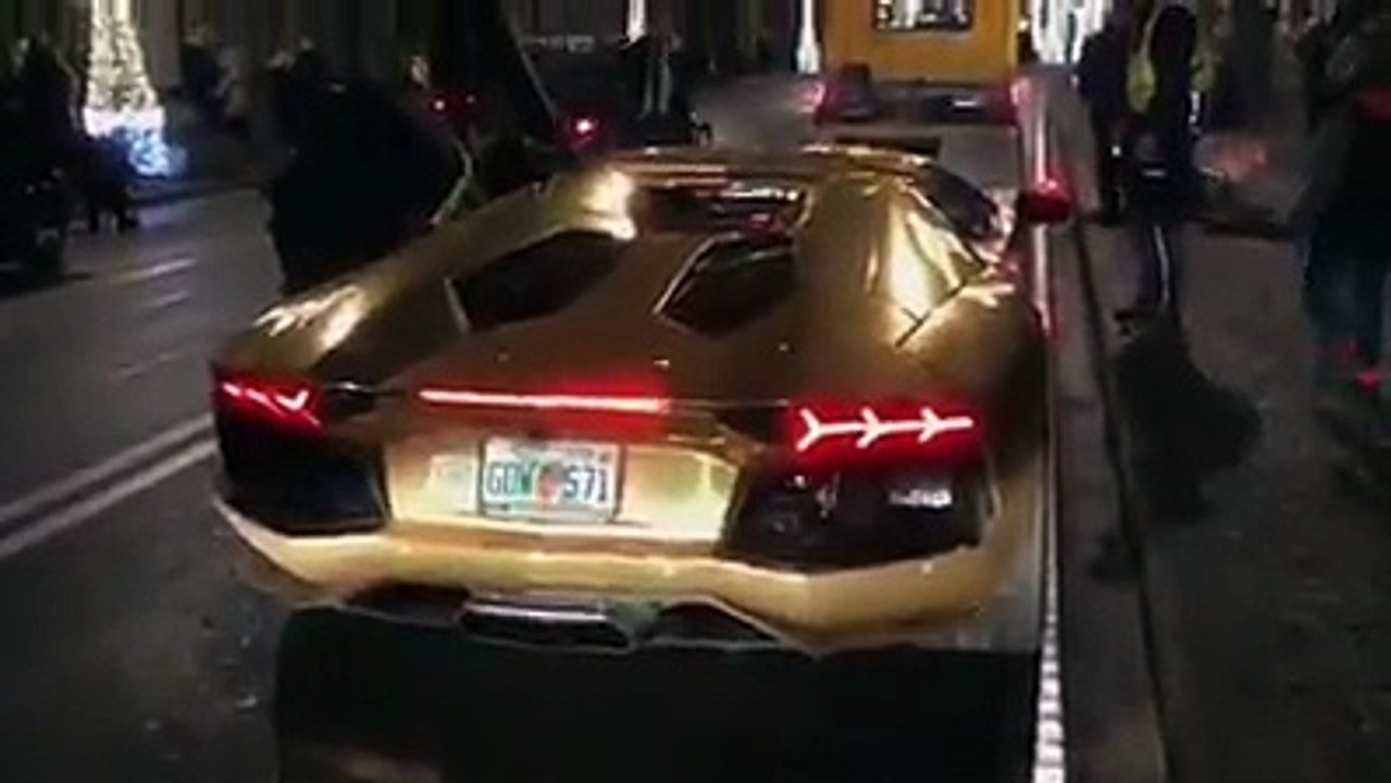 Golden Lamborghini crash