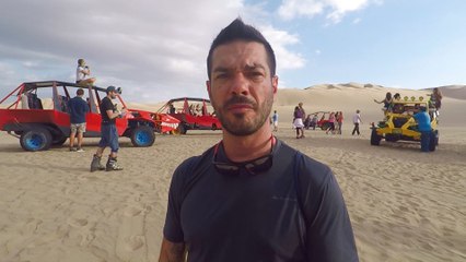 En mode Mad Max et surfeur du désert dans les dunes du Pérou !