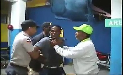 Hombre se vuelve loco porque no le quieren atender su hija moribunda en Hospital de RD