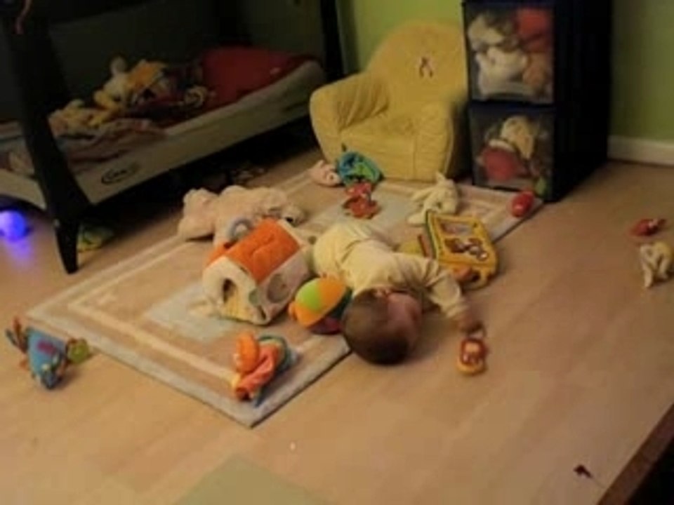 Martin joue dans sa chambre