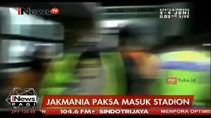 Tak Dapat Tiket, Ribuan Pendukung Persija Jakarta Paksa Masuk Stadion