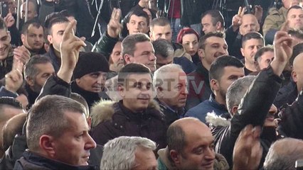Report TV - Rama këshillon të vetët: Protestuesit të kenë respektin tonë