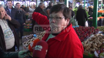 Download Video: Report TV - Durrës, tregtarët në protestë: Të kërcënuar nga shitësit ambulantë