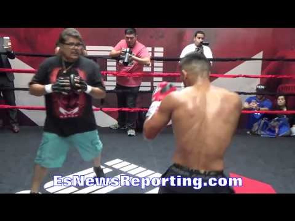 Abner Mares Killing The Mitts Showing Sick Power - EsNews Boxing