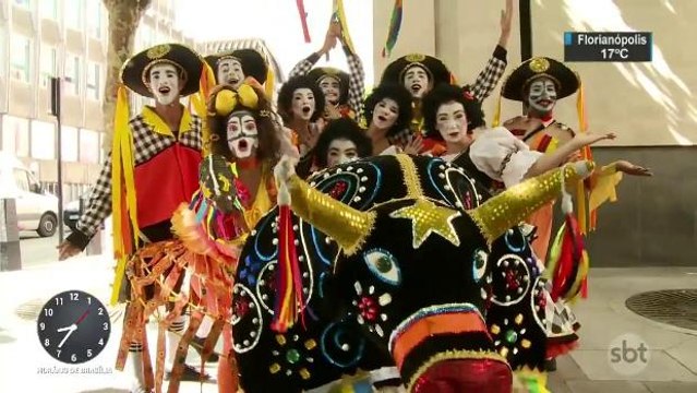 Tradições brasileiras invadem festa junina de Londres